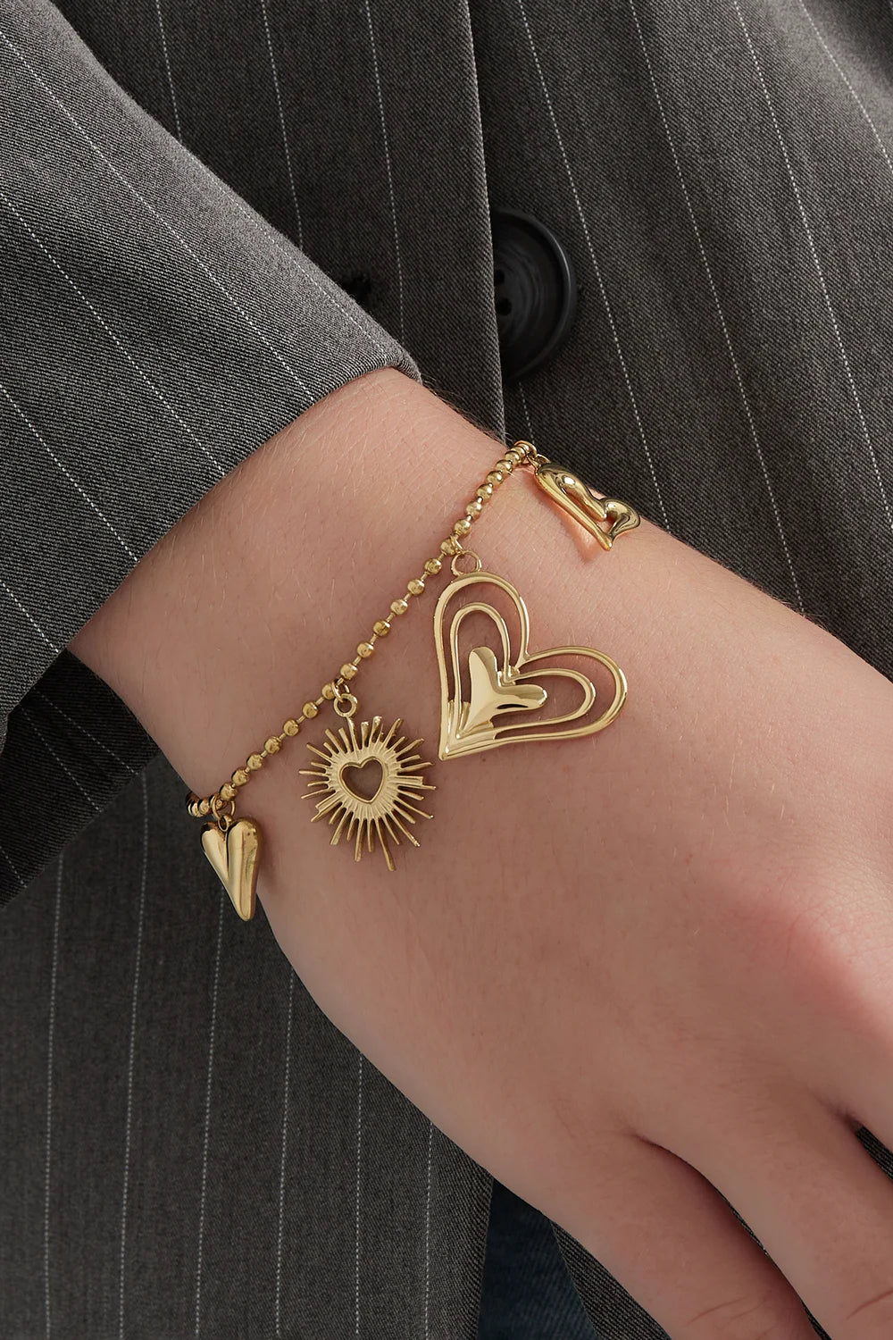 Golden Hearts Charm Armband – Luxe Stainless Steel Armband vol Liefde SA0016