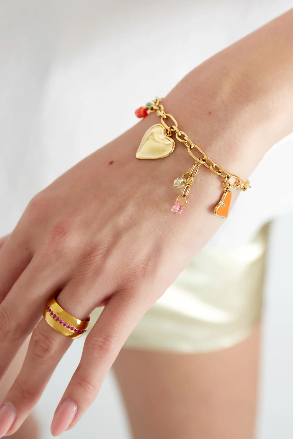 Golden Love Charm Armband – Speelse Stainless Steel Armband met Hart Bedels SA0015