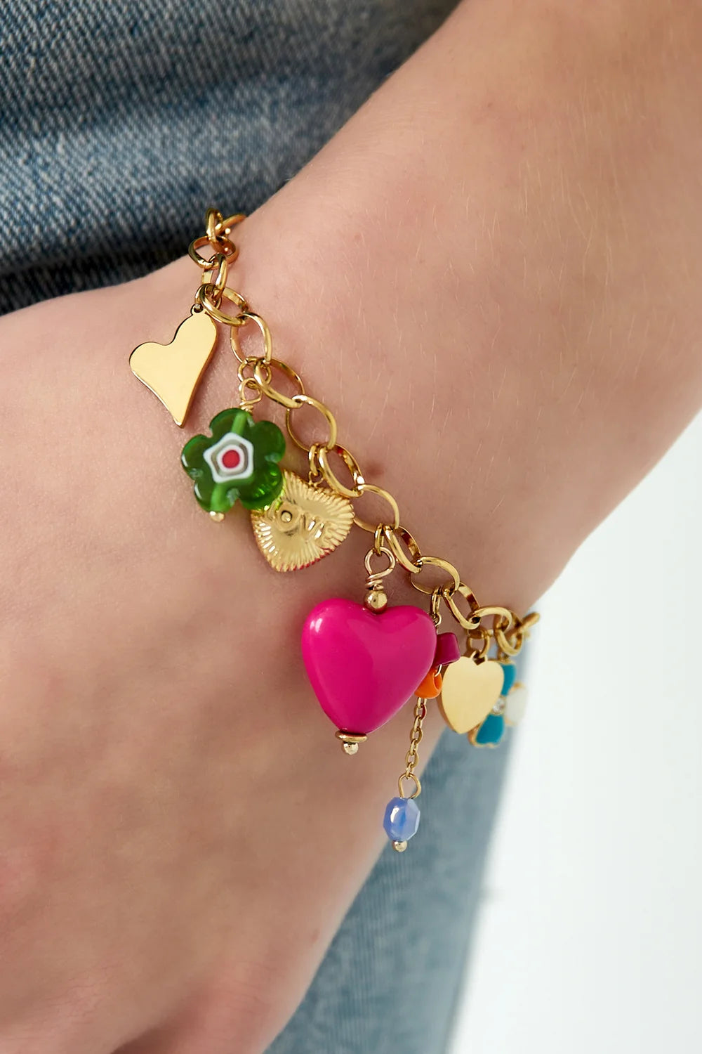Golden Romance Charm ArmbColorful Love Charm Armband – Stainless Steel Armband met Hartjes & Speelse Bedels SA0018
