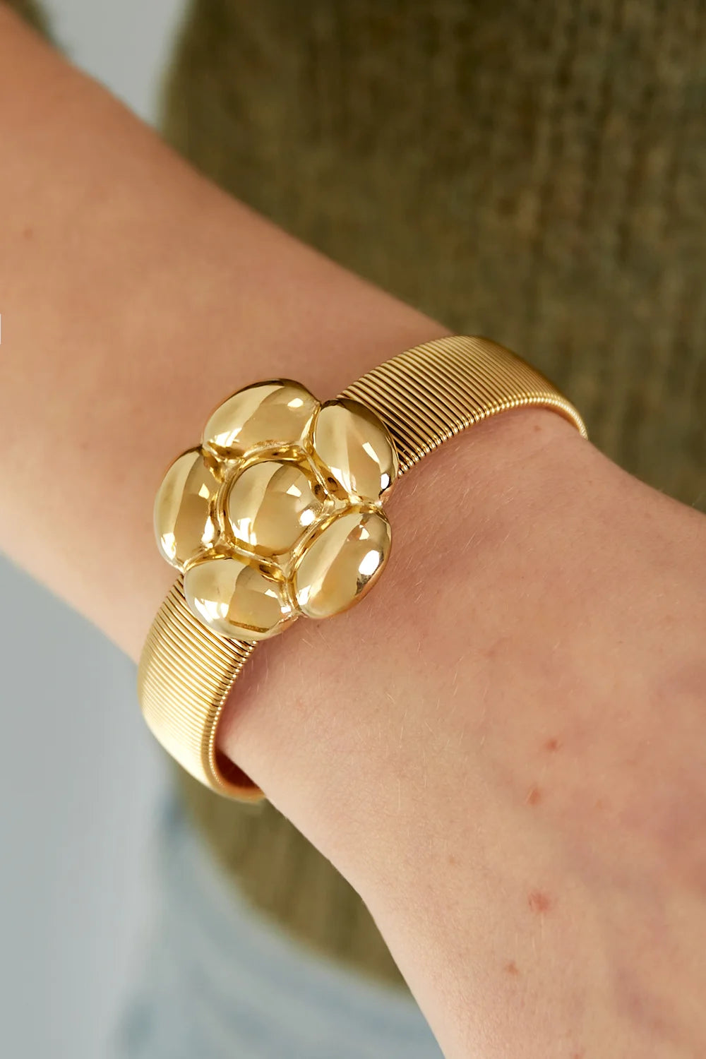 Golden Bloom Cuff Armband – Luxe Stainless Steel Bloem Armband SA0020