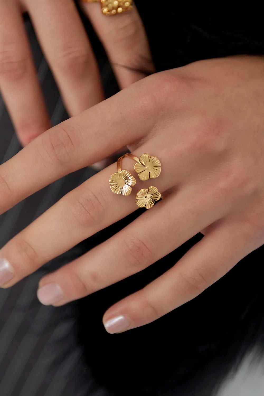 Ring Three flowers R006