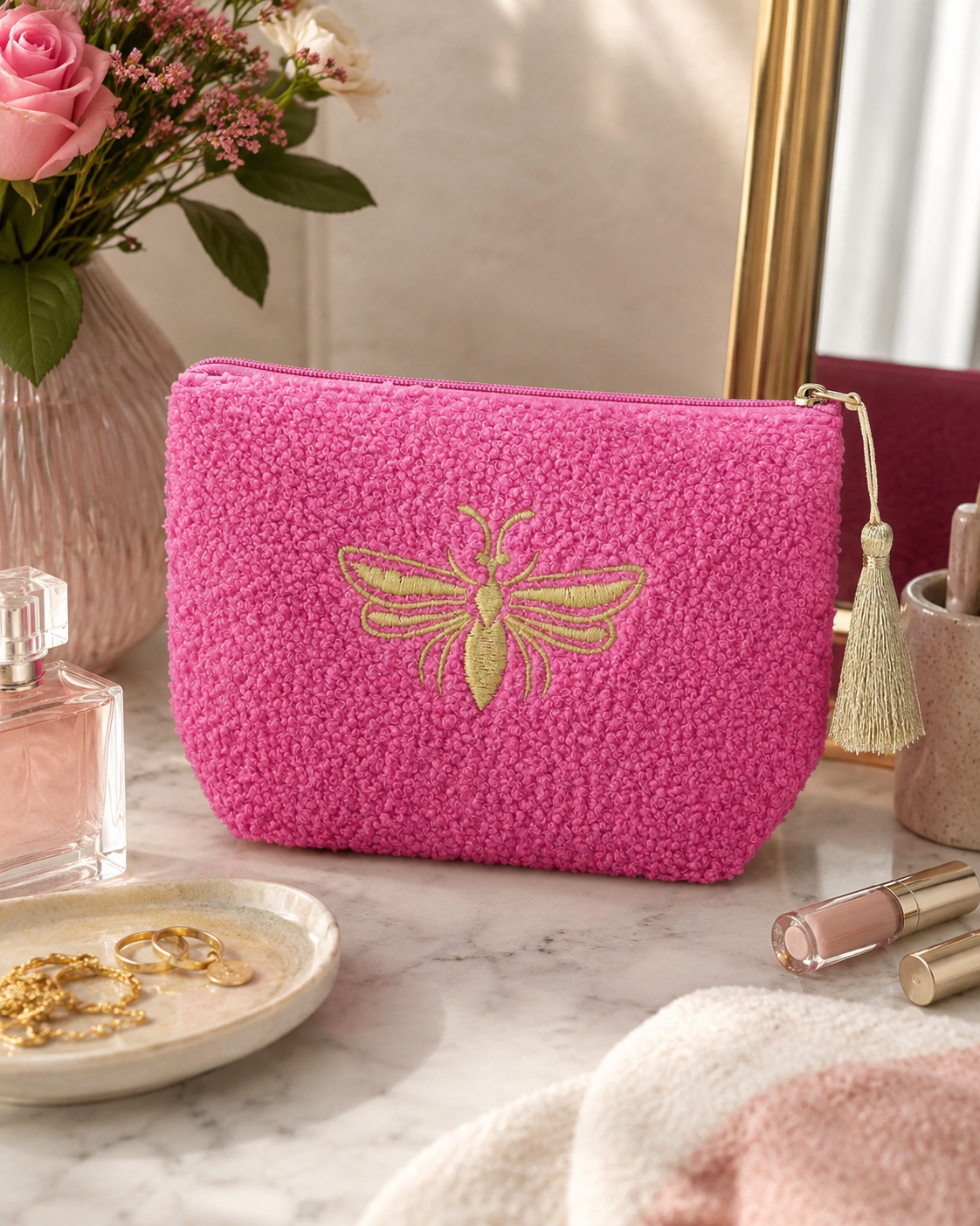 Roze teddy toilettasje met gouden bij borduursel M011